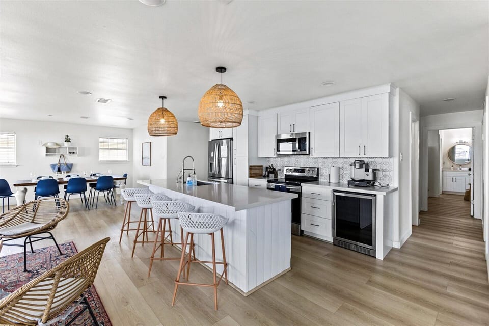 A chef-worthy kitchen — perfect for coffee, cocktails, and connection.