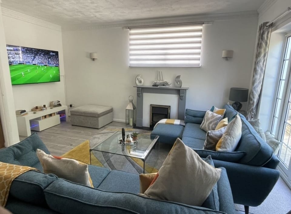 Living Room / Lounge