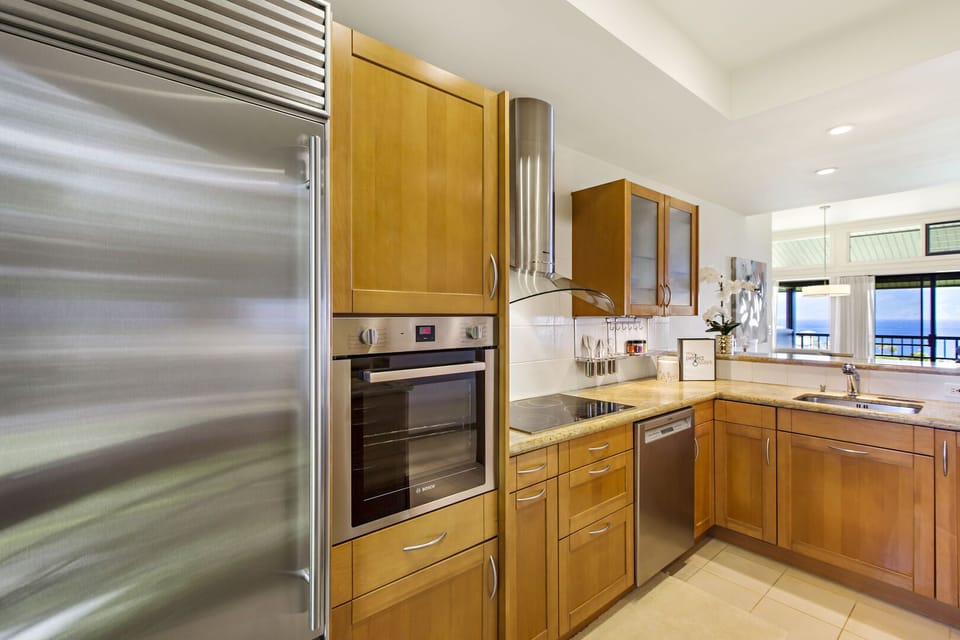 Full size stainless appliances