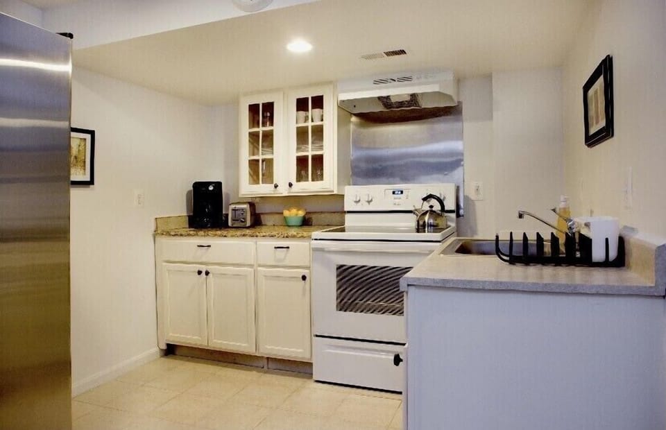 Full Size Stocked Kitchen 