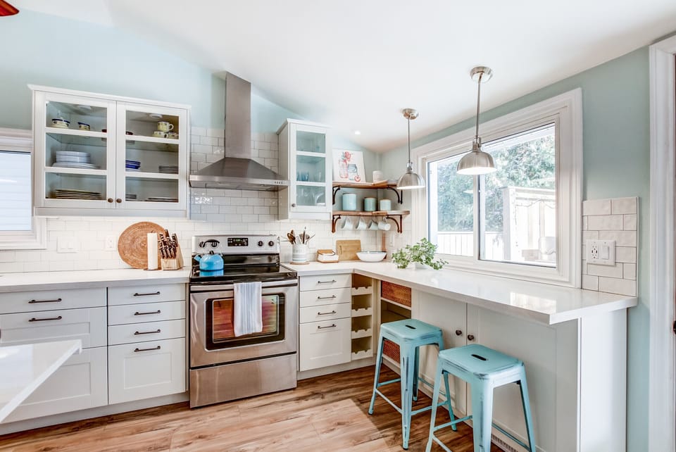 Kithcen - Blue Pearl - Niagara Holiday Rentals - Niagara-on-the-Lake