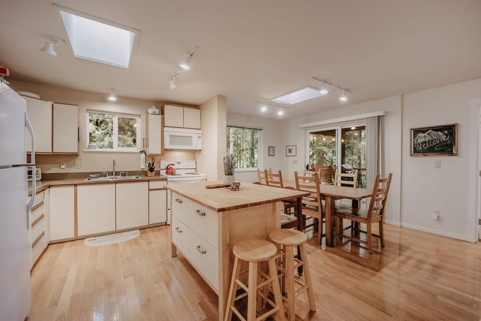 Indoors, Kitchen, Home Decor, Hardwood, Dining Room