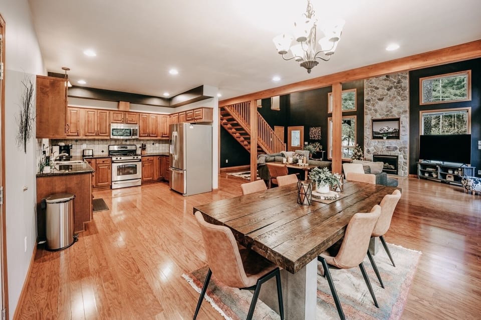 Dining Room, Dining Table, Furniture, Indoors, Table