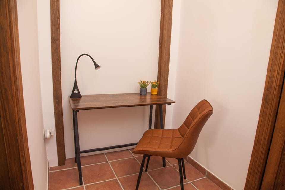 Rabilargo -Writing desk / Work area
