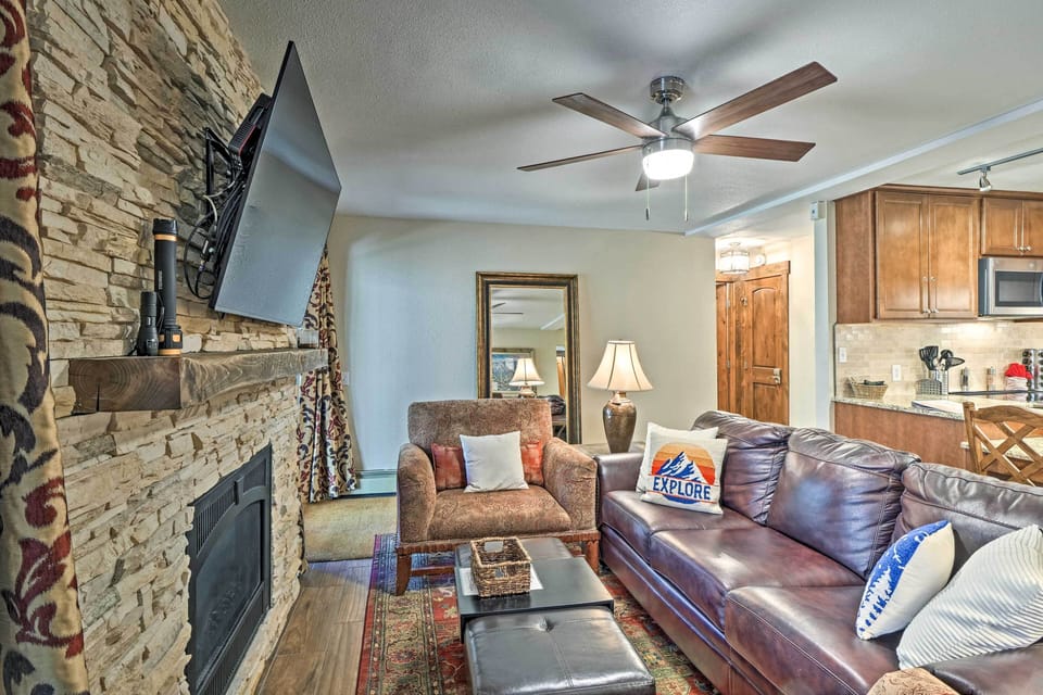 Living Area | Free WiFi | Central Heat & A/C