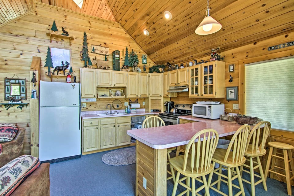 Kitchen | 1st Floor | Well-Equipped | Cooking Basics | Dishware/Flatware