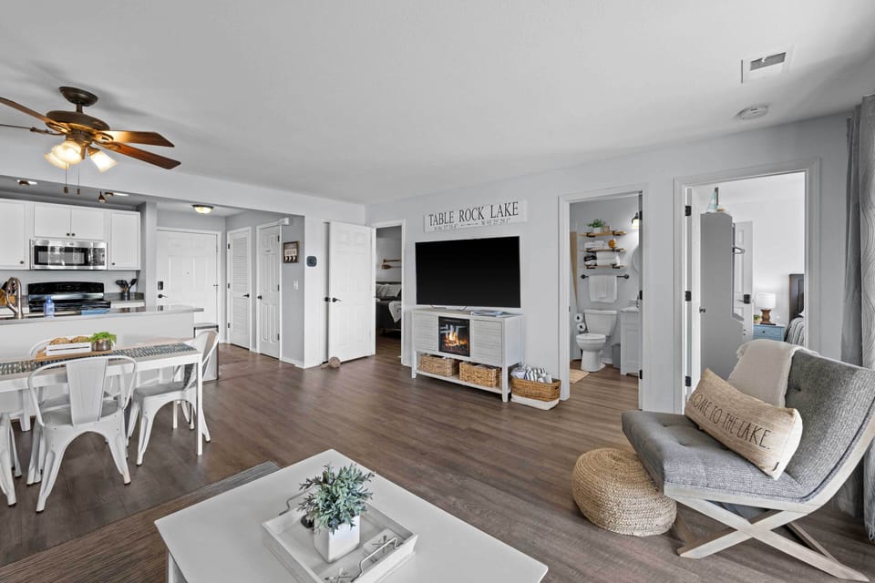 Living Room | Sleeper Sofa | Free WiFi (High Speed) | Smart TV | Central A/C