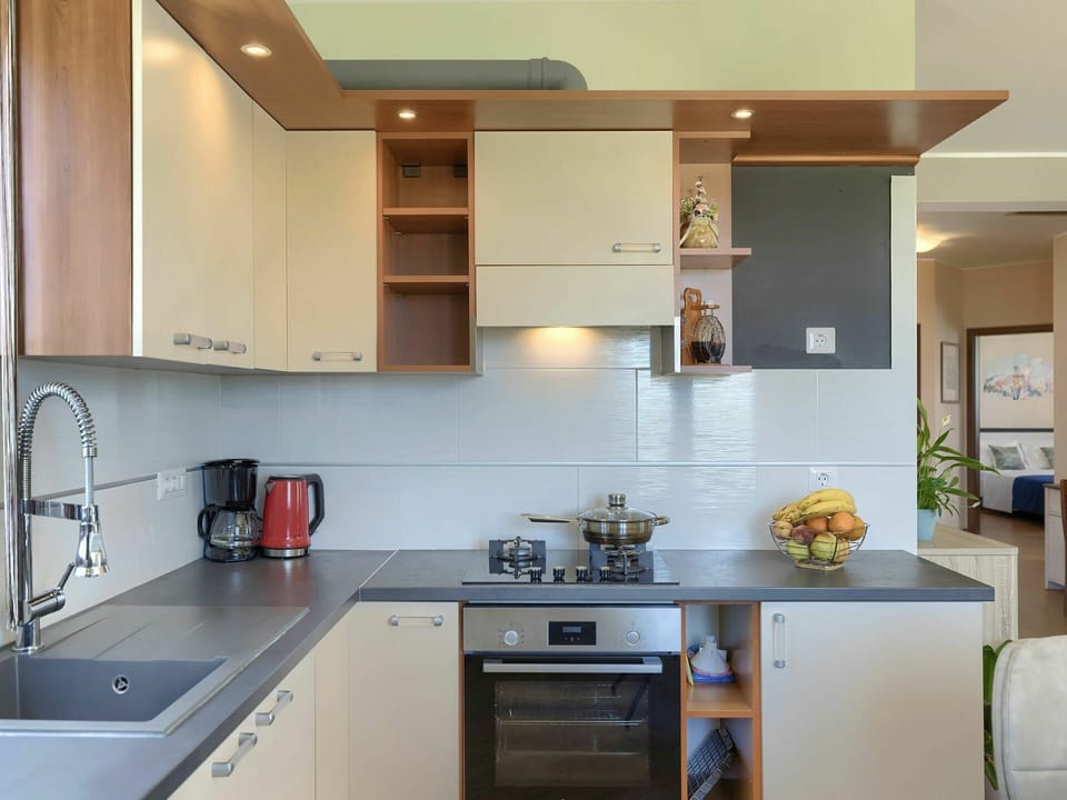 Cabinetry, Countertop, Kitchen Sink, Property, Sink, Kitchen, Kitchen Appliance, Kitchen Stove, Home Appliance, Interior Design