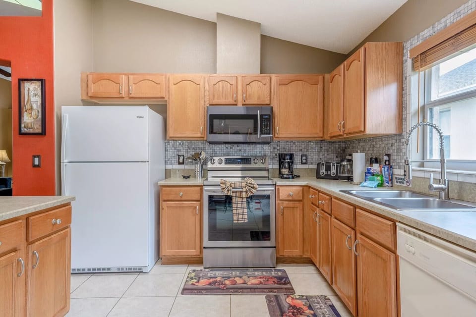 Kitchen: Utensils Plates, Cups, Pots, Pans, Rice Cooker, Instant Pot , Crock Pot