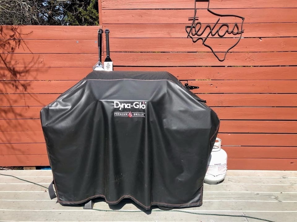 Propane bbq grill at the pool free for anyone to use