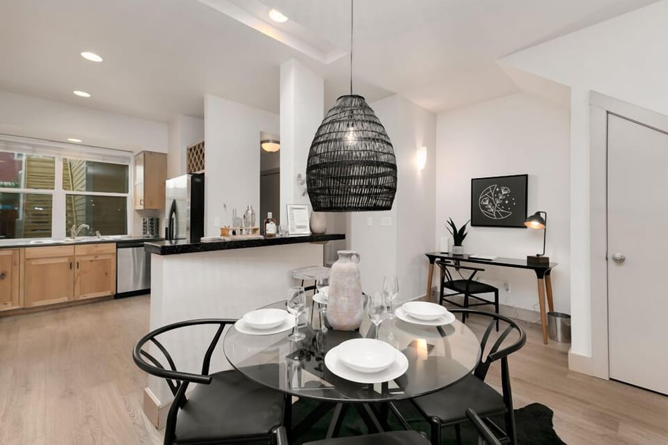 Dining Room | Seats 4