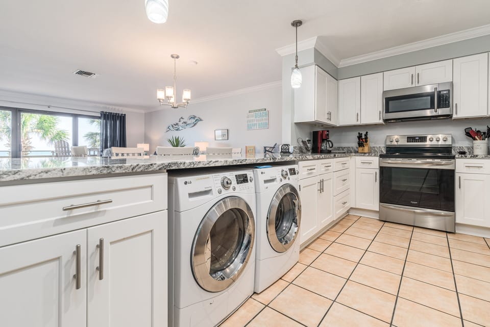 Kitchn & Washer/Dryer