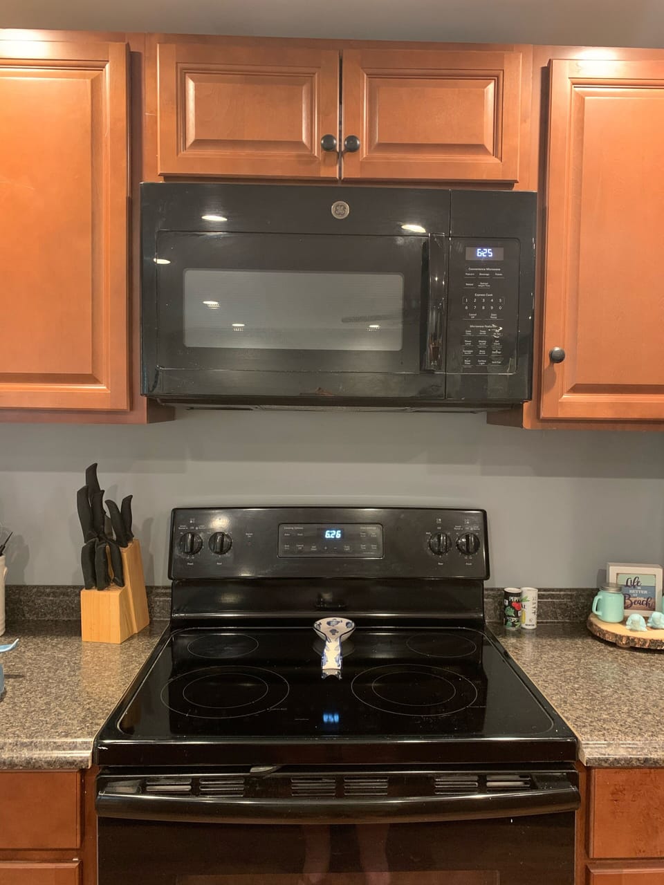 Microwave and stove/oven