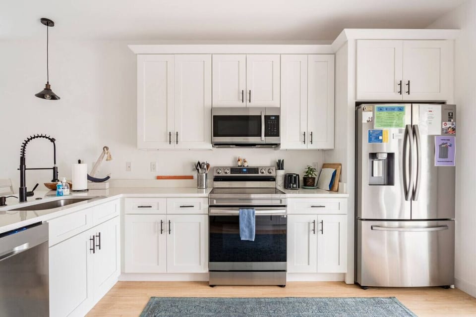 Amazing kitchen with high-end appliances to cook for the whole family