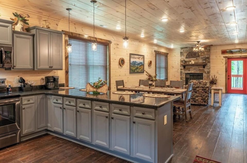 Open floor plan for open conversation & bonding 
