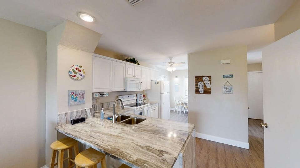 Kitchen and Dining Combo