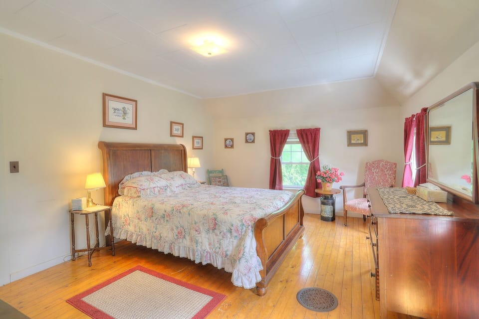 First bedroom upper level queen