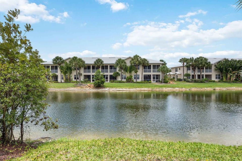 Fiddlers Creek - Ground Floor Villa With Water View House in Collier County