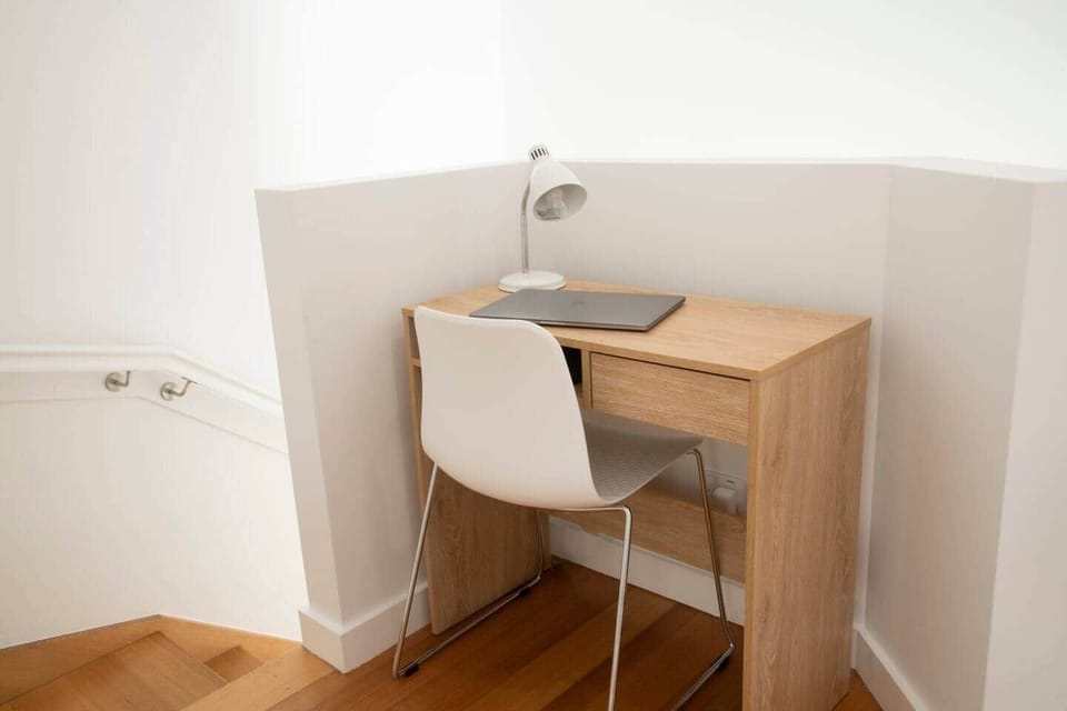 Nikatara - Mission Beach - Work station