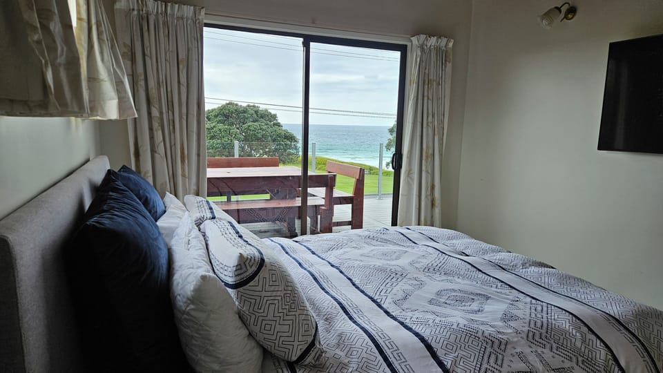 Main bedroom - king bed