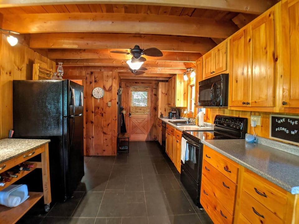 Kitchen with everything you need to cook a good meal