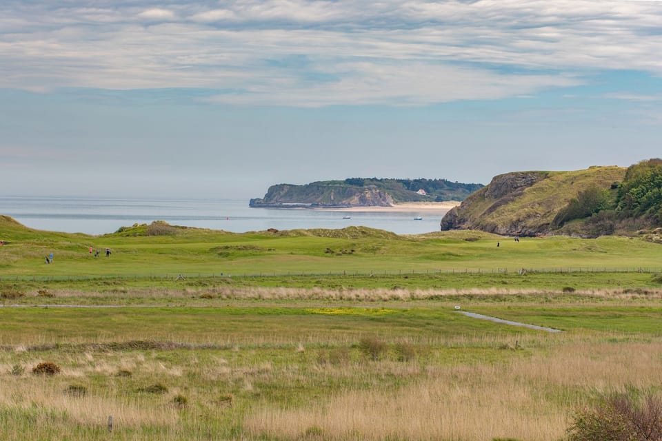 Lovely Apartment, Spectacular Coastal Views, Short Walk to Beach