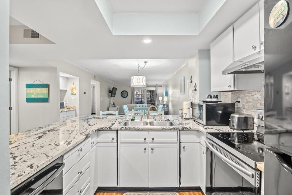Heron Pointe C2 Kitchen