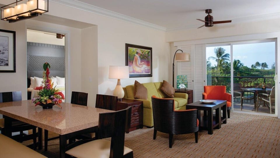 Living/dining area