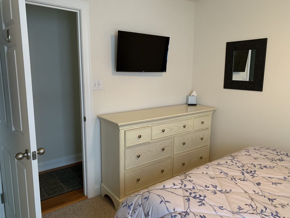 Bedroom #3
Queen bed