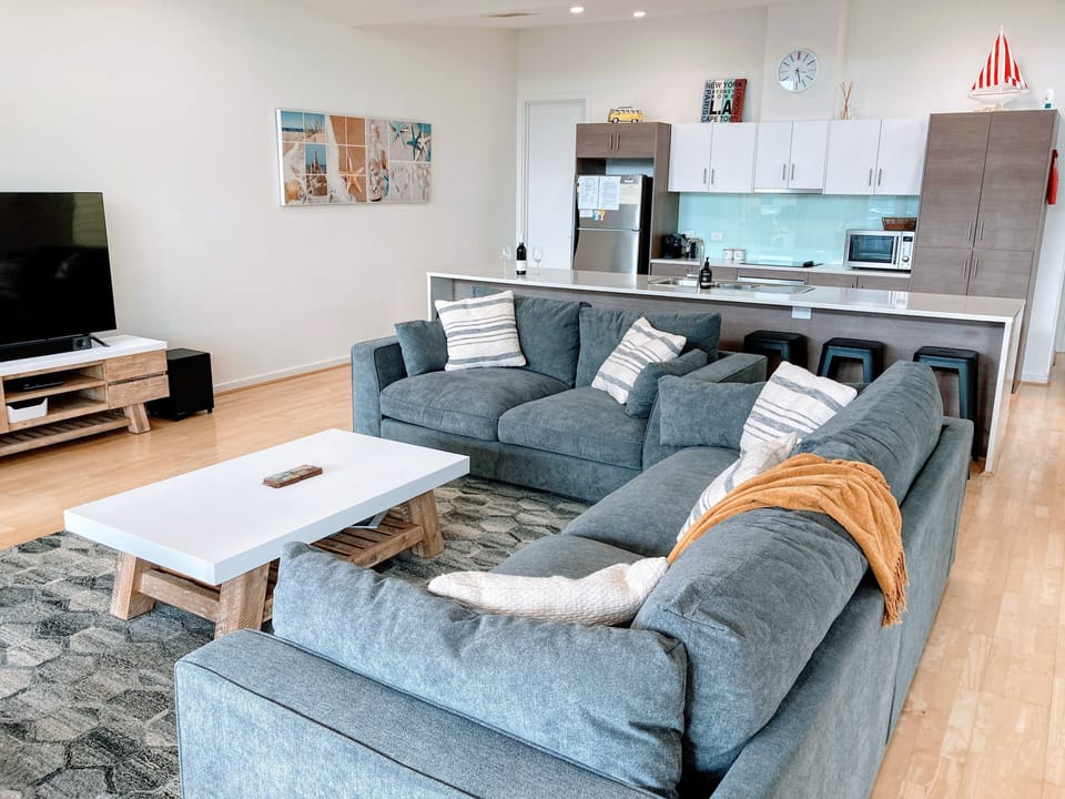 Villa 95 South Shores Resort - living and kitchen areas