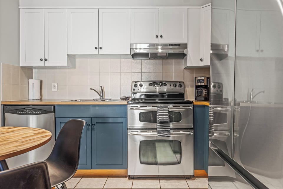 Beautiful double oven and quaint dining area attached.