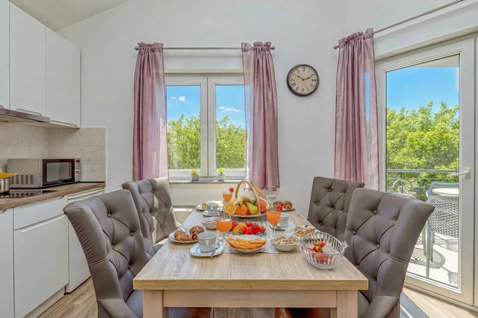 Kitchen and dining area