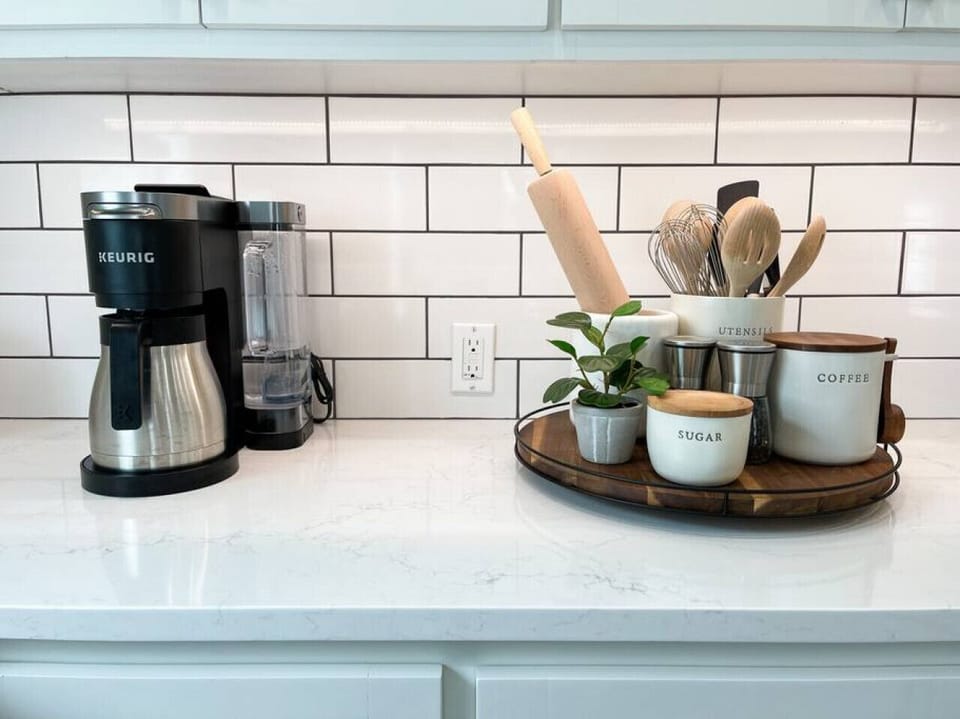 Kureig Coffee maker and plenty of cooking utensils