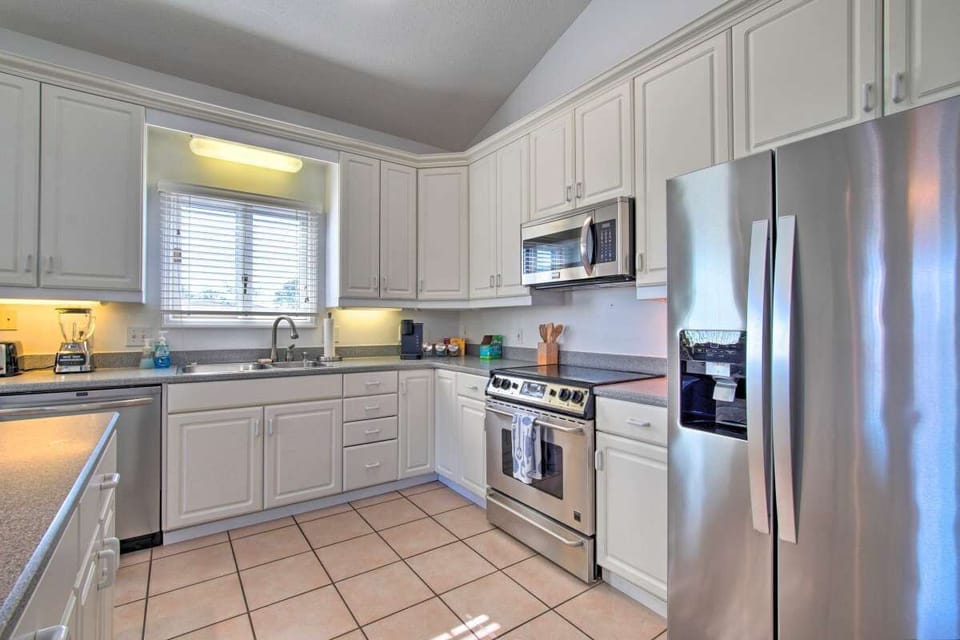 Open spacious kitchen 