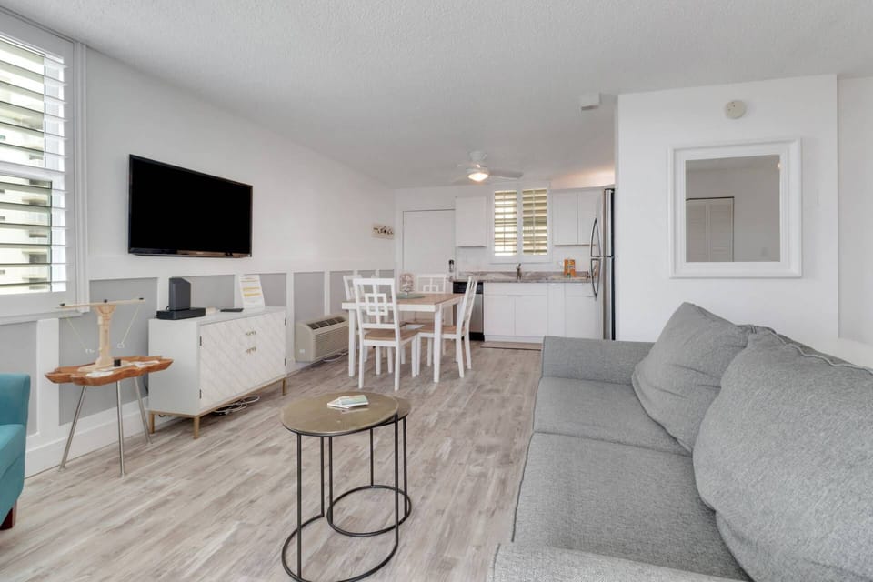 The comfortable open concept studio space provides a great retreat for 2-4 guests.