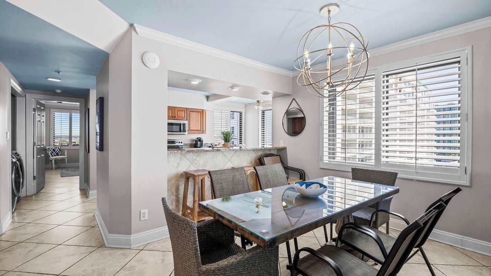 Dining area between kitchen and living room