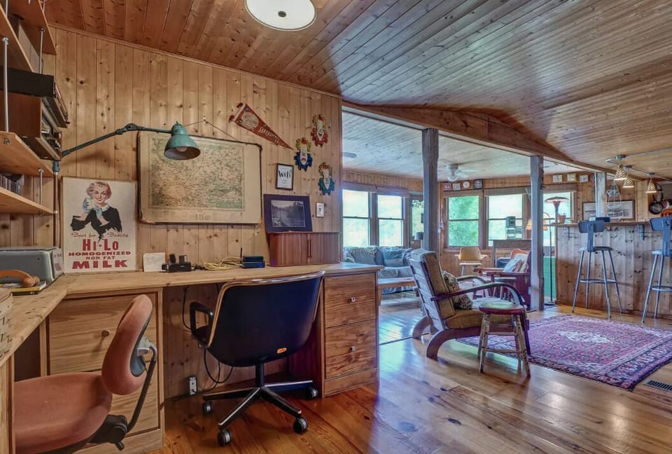 Need to knock out a few emails?  Great workspace for two with free internet. 