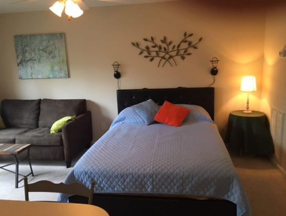 Studio side with Queen bed