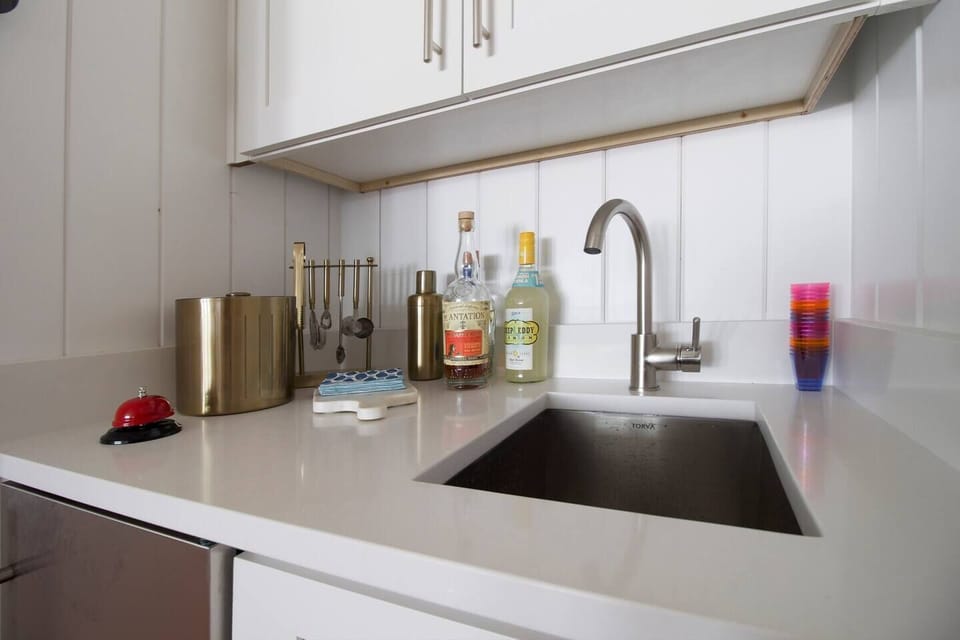 Wet bar with built in icemaker