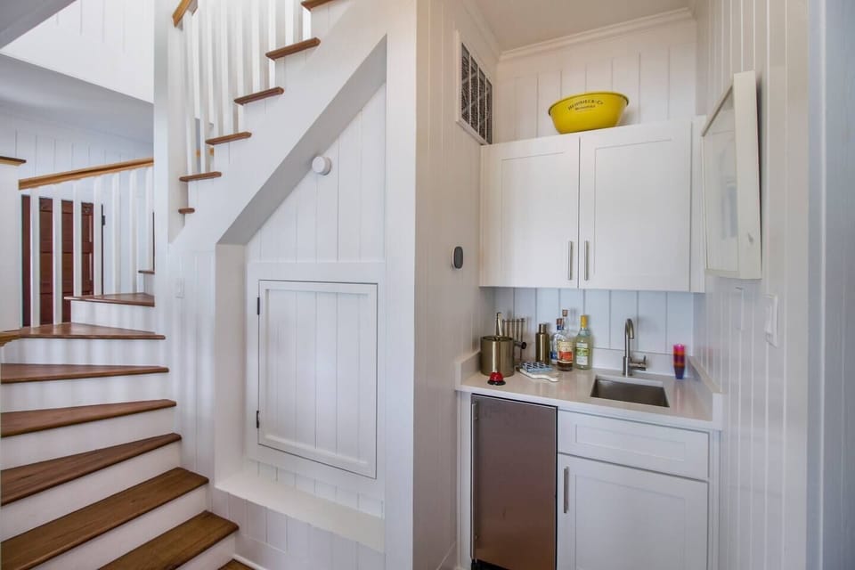 Wet Bar and stairway