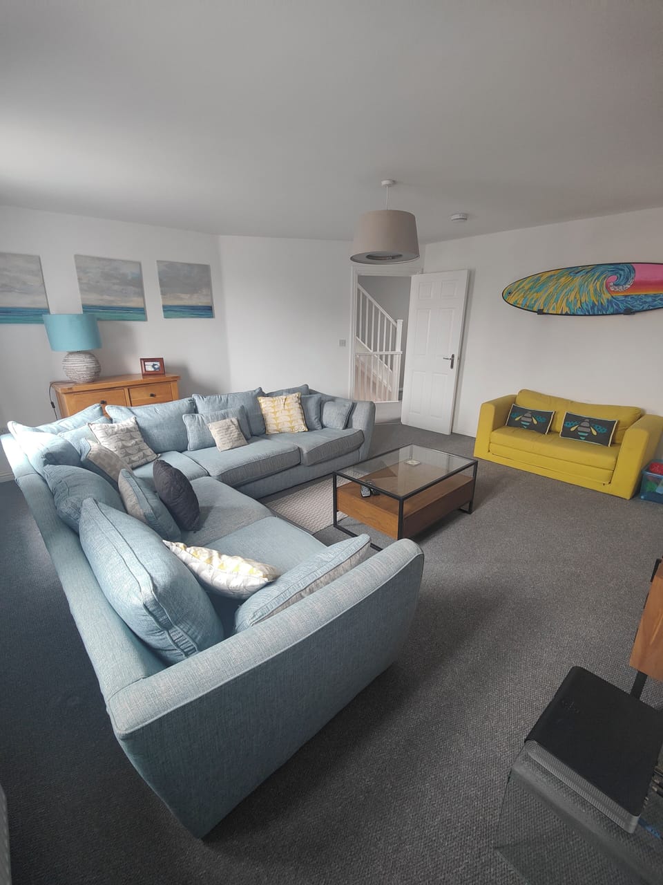 large sitting room with sofa bed 