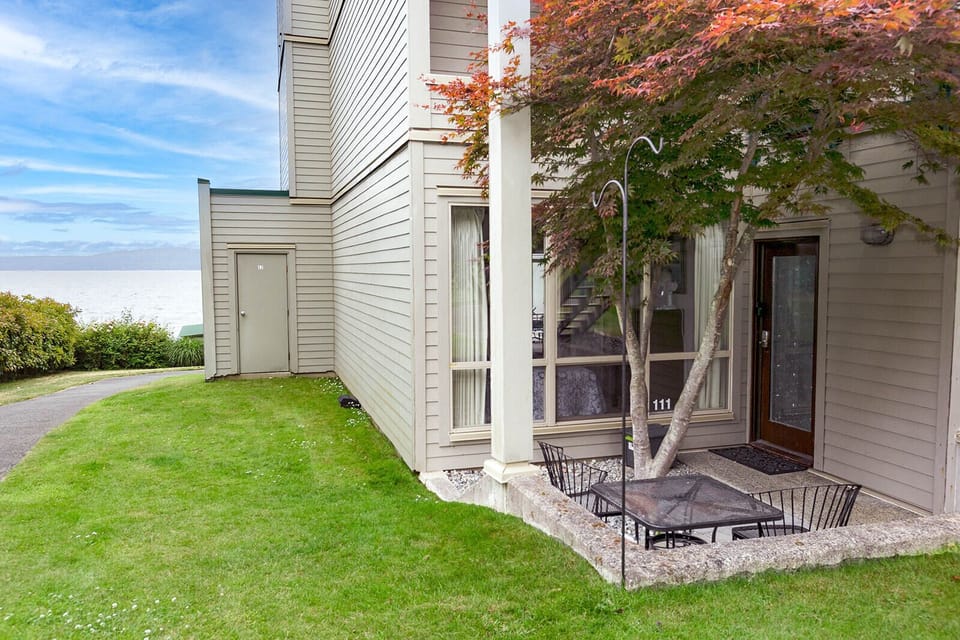 Private, ground floor entrance with code lock.