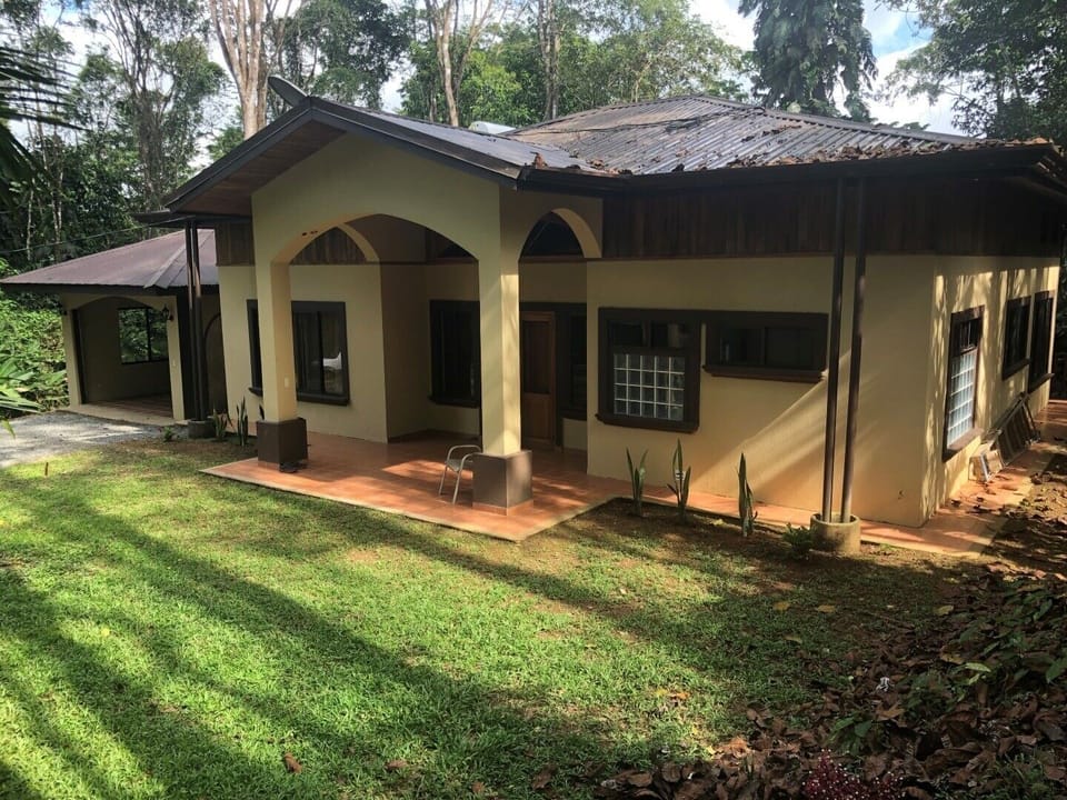 Note the garage that has been converted to a guest house - with full bath.
