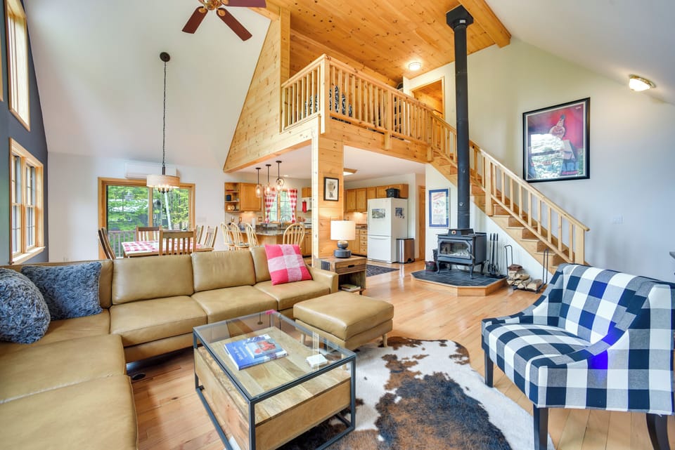 North Creek Vacation Rental | 3BR | 2BA | Stairs Required | 1,925 Sq Ft