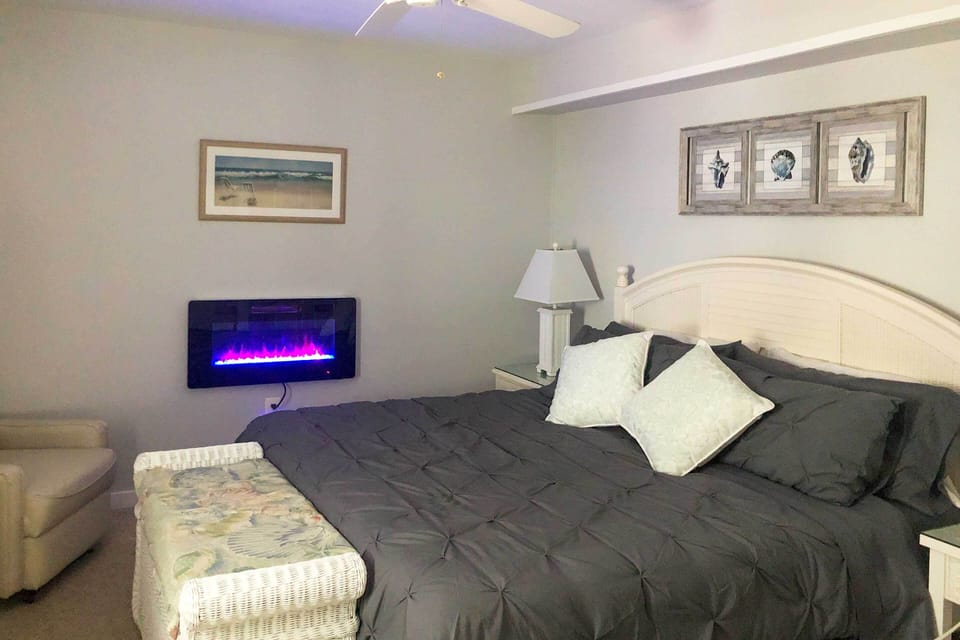 Bedroom | King Bed | Smart TV