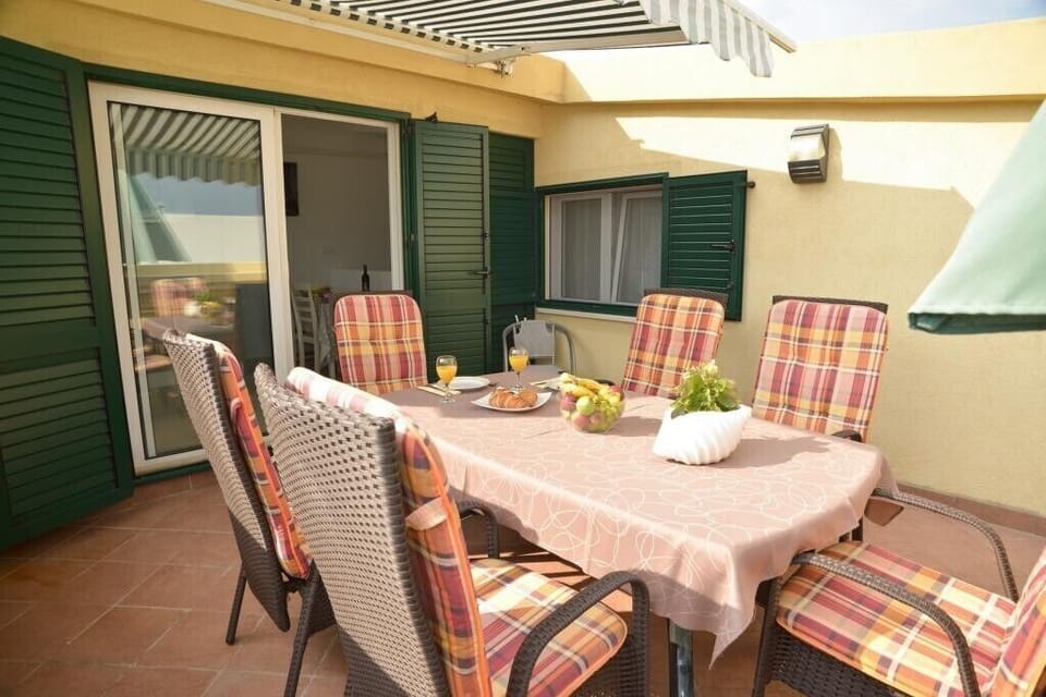 Balcony with sitting area