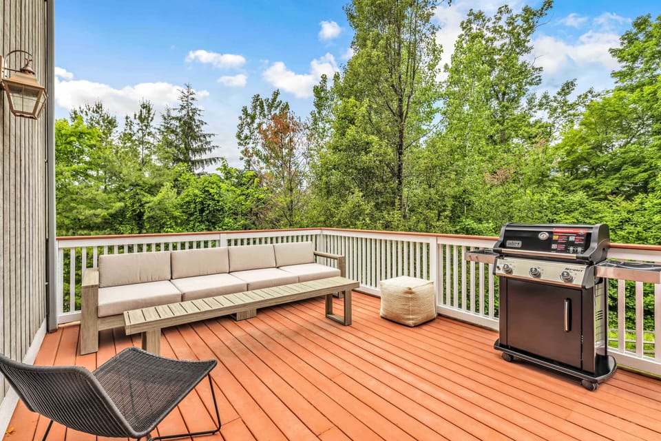 Outdoor deck off the dining area/kitchen. BBQ grill, dining table & living area 