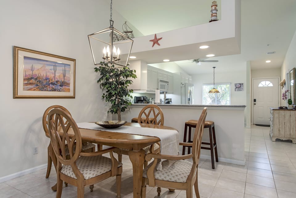 Dinning room + bar seating area