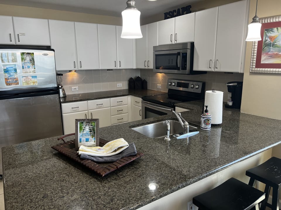 Full amenities kitchen. 