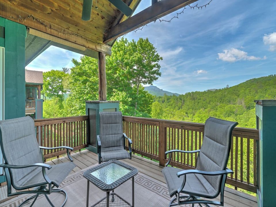 Deck Area--- Mountain View, Furniture
